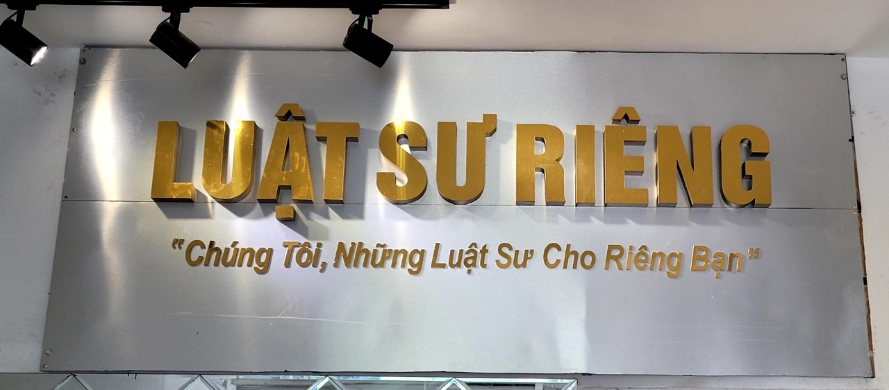 Bảng hiệu Luật Sư Riêng và câu slogan
